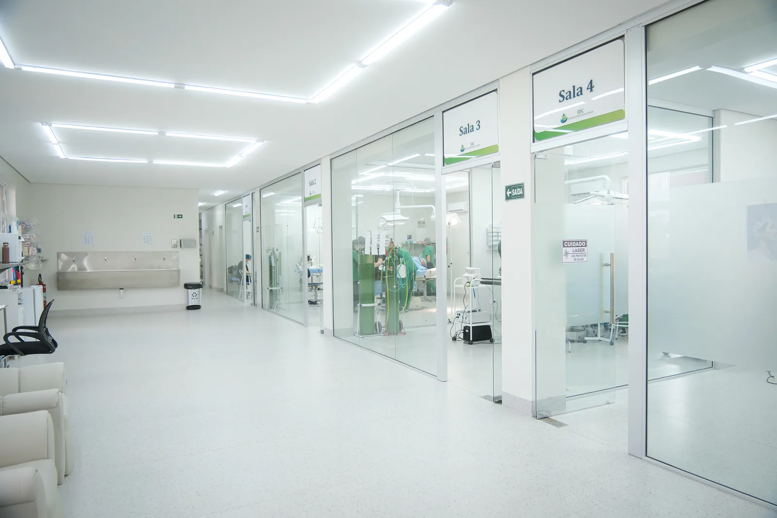 Corredor das salas cirúrgicas da sede própria do IDC