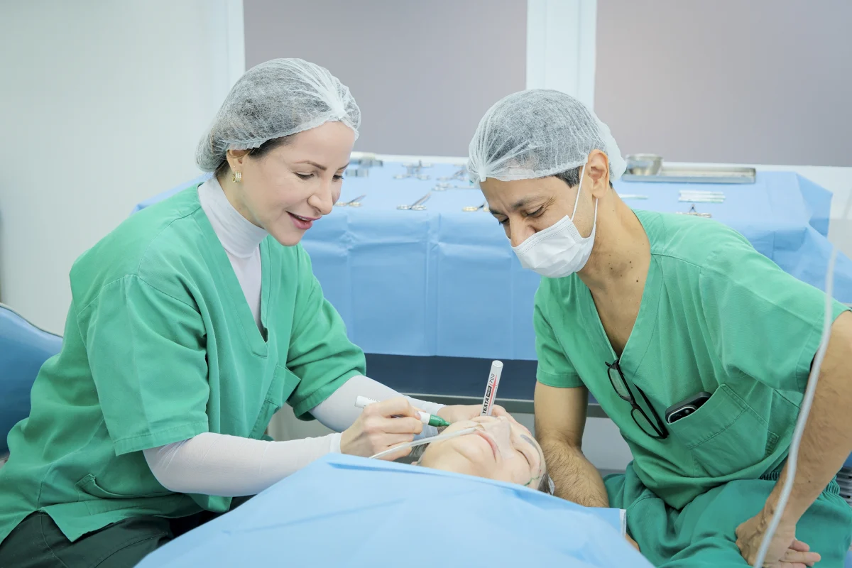 Lifting facial do terço médio em hands-on no IDC