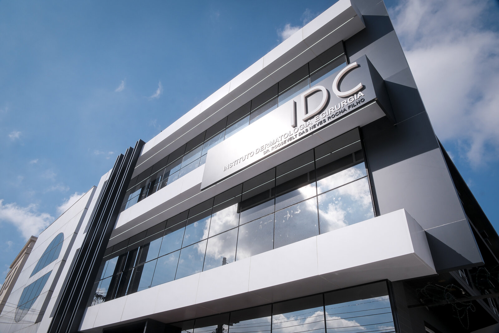Fachada da sede própria do IDC no Alto da Lapa, São Paulo